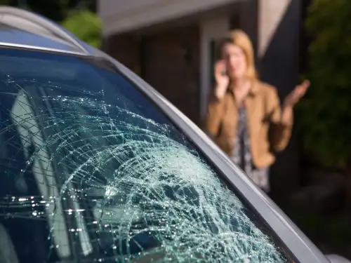 Does car insurance cover cracked windshields?